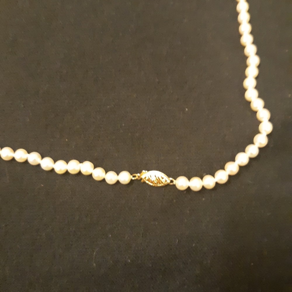 Beautiful pearl necklace 14k gold clasp